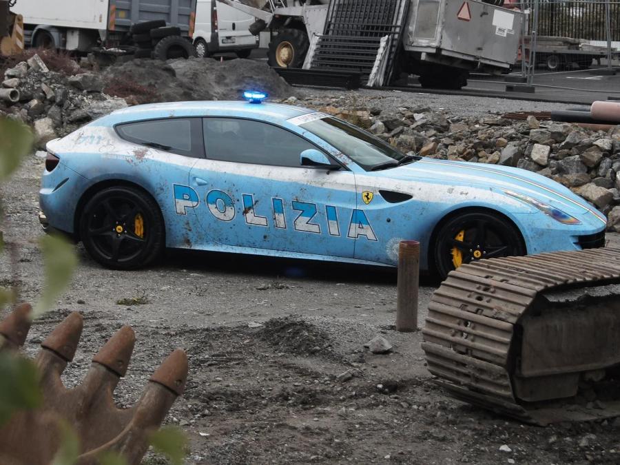  Ferrari FF Polizia by WrapZone 2019 года  (SWE) (фото 3 из 5)
